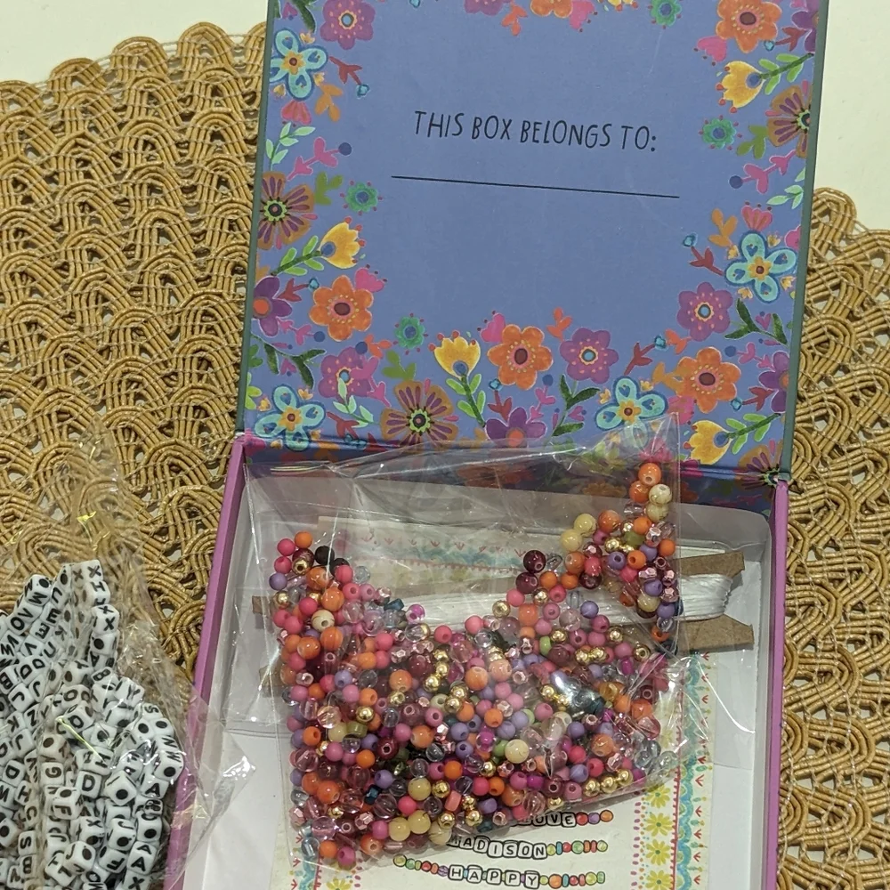 Spread Love Bracelet Making Kit - Picture 2 of 7